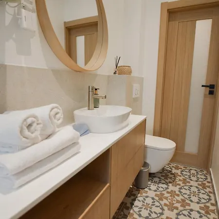 Sikorskiego Free Parking * Познань